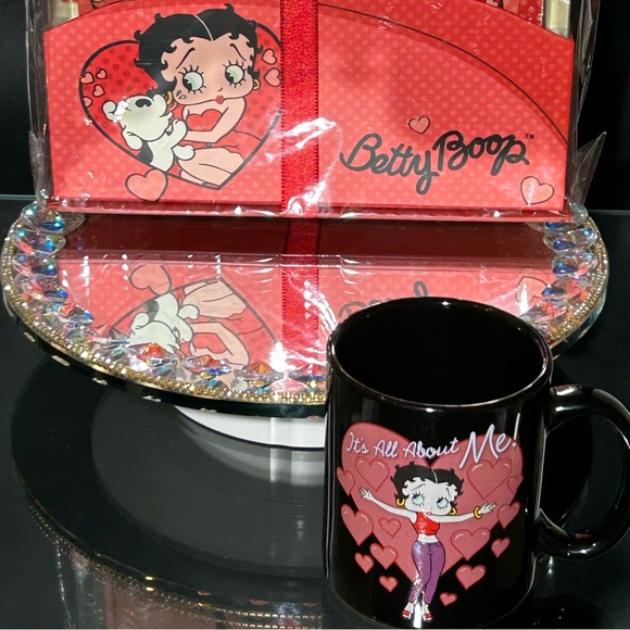 Hearst Holding Studios Other - Betty Boop Vintage Stationary Set and Betty Boop Coffee Mug NWOT